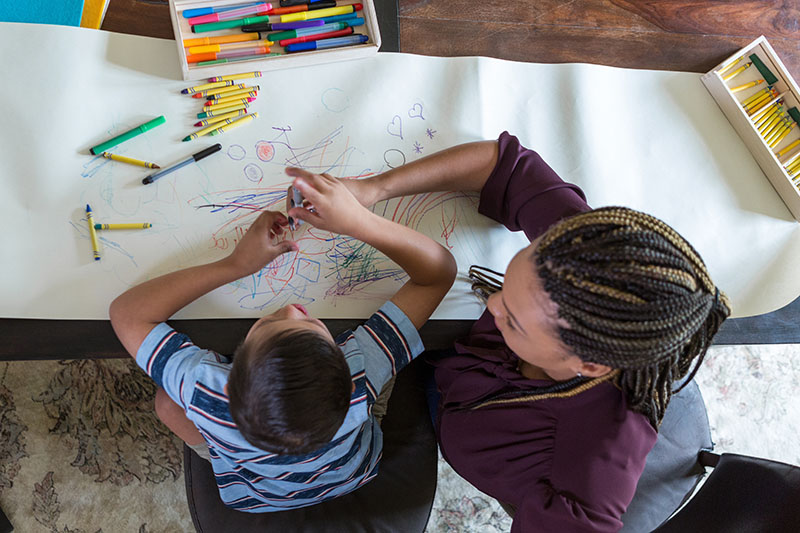 Une éducatrice jeune enfant en consultation