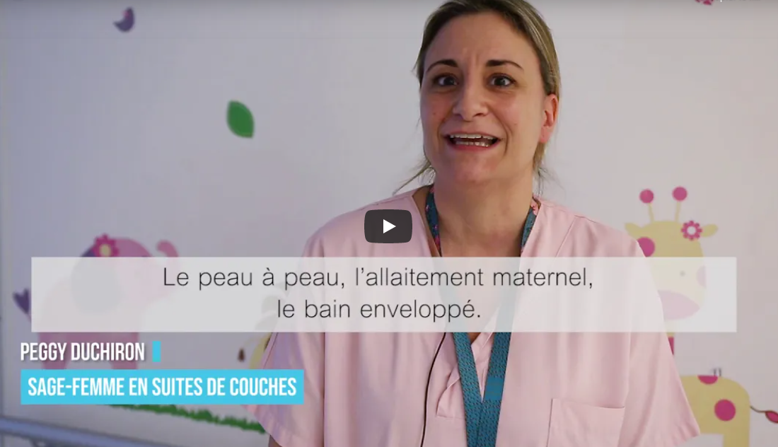 un sage femme qui présente la maternité 