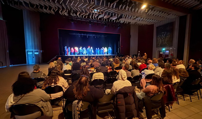 "24 kg de sardines" : un projet artistique entre théâtre et santé
