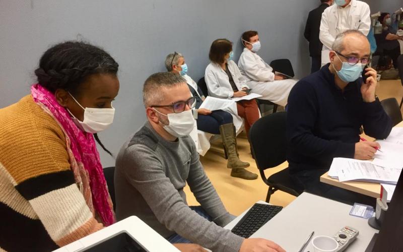 3 membres de l'équipe de la DSI en pleine action 